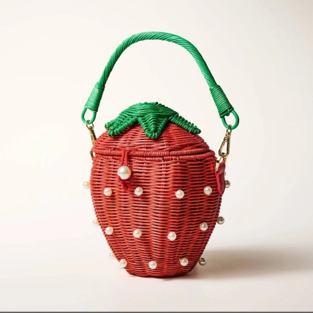 24HR DROP ⬇️ Kate Spade Pearl Strawberry Bucket bag - Picture 3 of 5